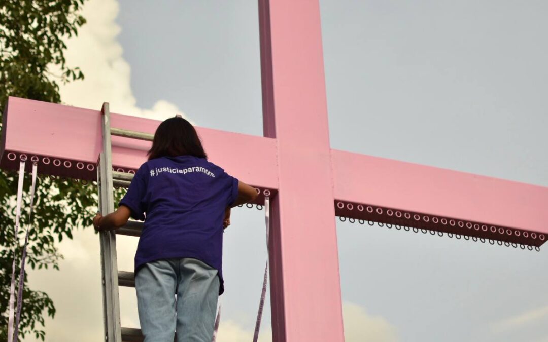 Tras 103 días de protesta, gobierno de Vallarta reinstala memorial feminista