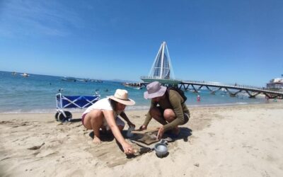 Tres tipos de microplásticos inundan las playas de Puerto Vallarta